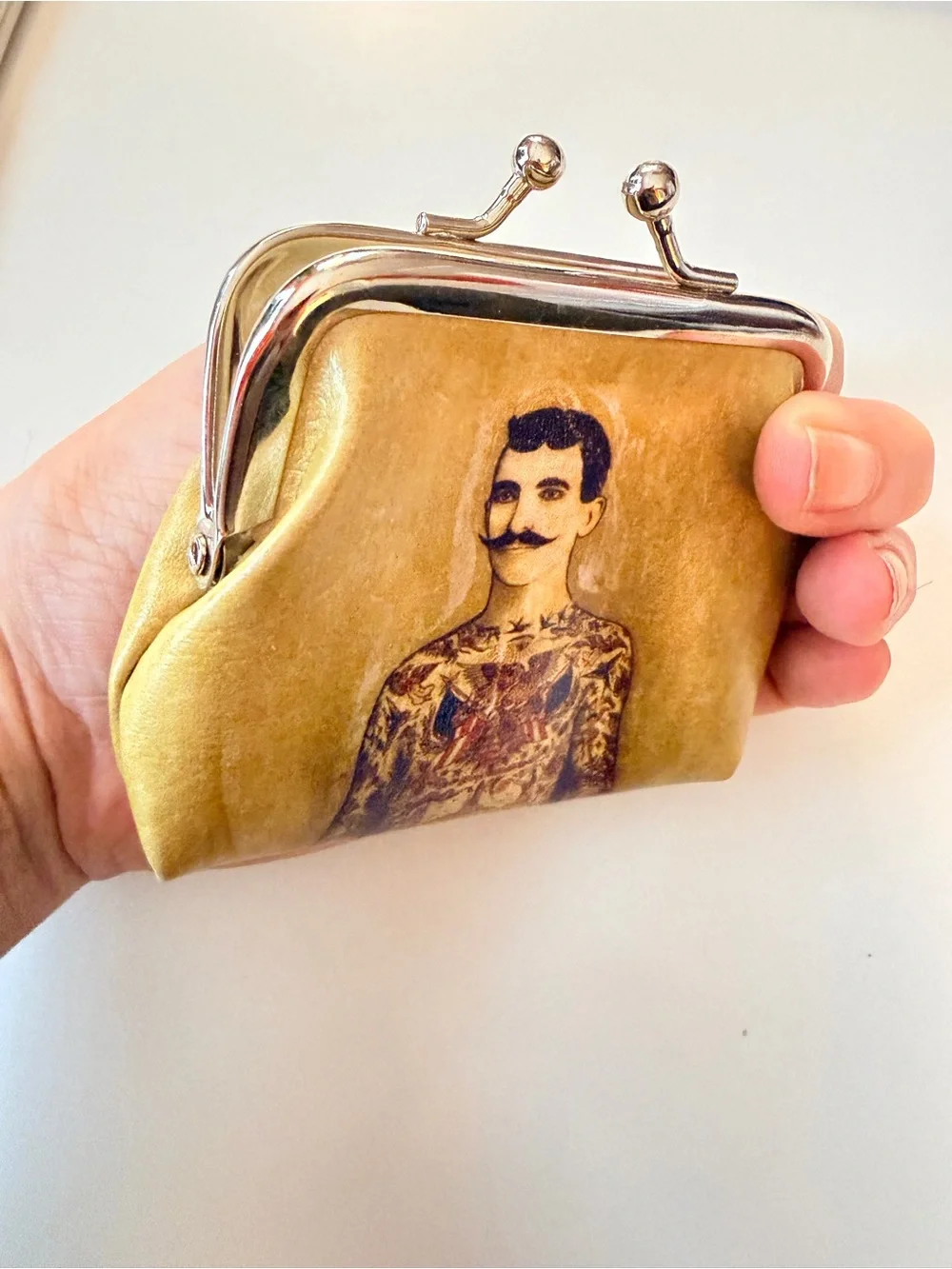 Set Gibbs Smith pouch, beaded lips make-up and vintage tattoo man coin purse